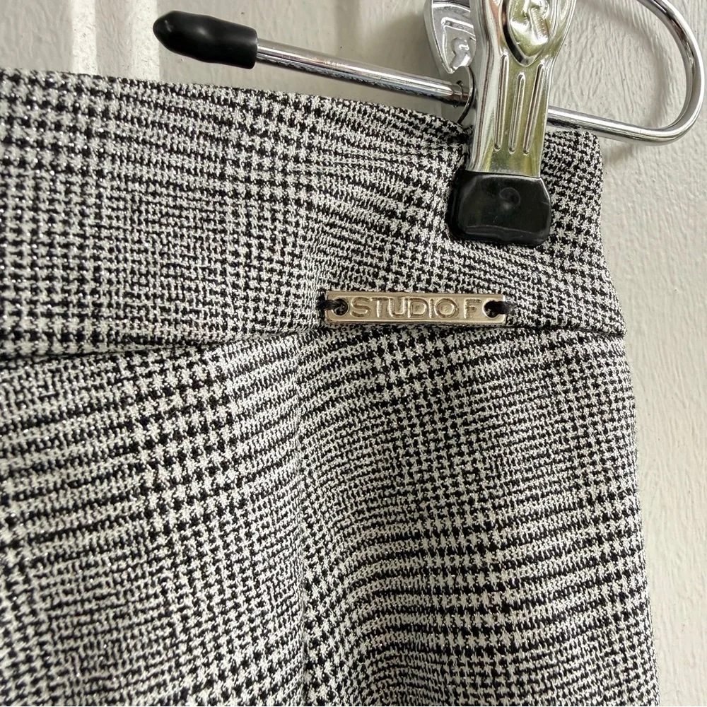 Studio F | Classic Plaid Flared Trousers | Size 4 |‎ Tailored Chic - Picture 4 of 10